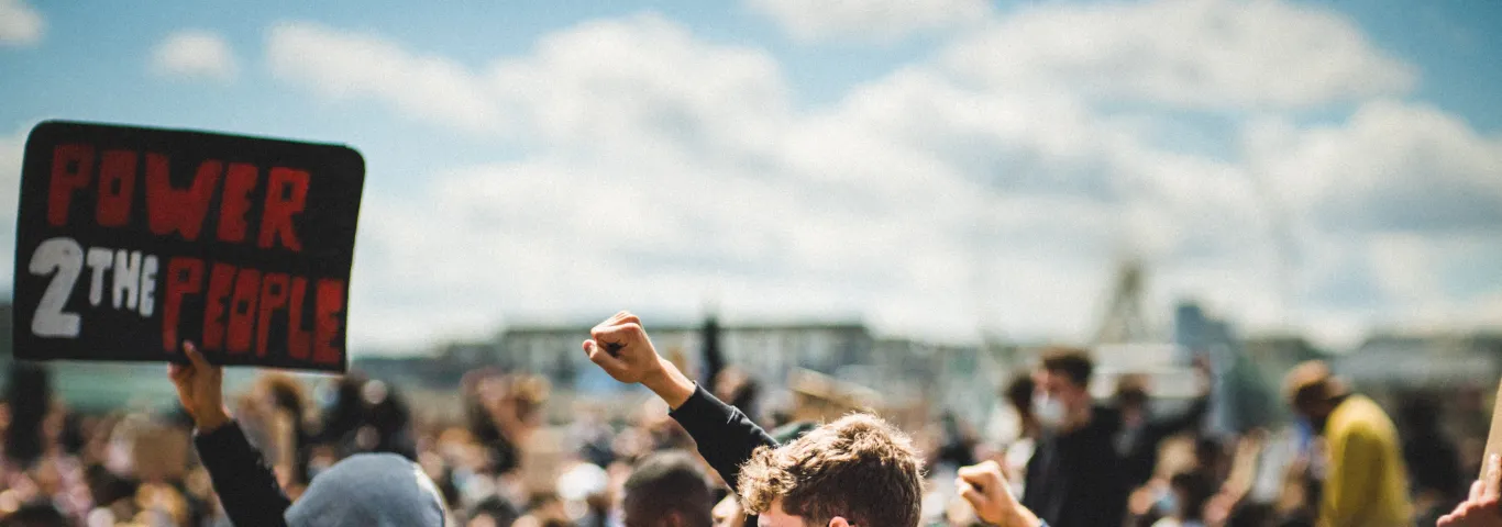 When presidential power meets public opinion