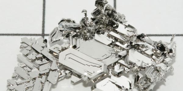 Crystals of pure platinum grown by gas phase transport. Photo by Periodictableru, Wikimedia Commons